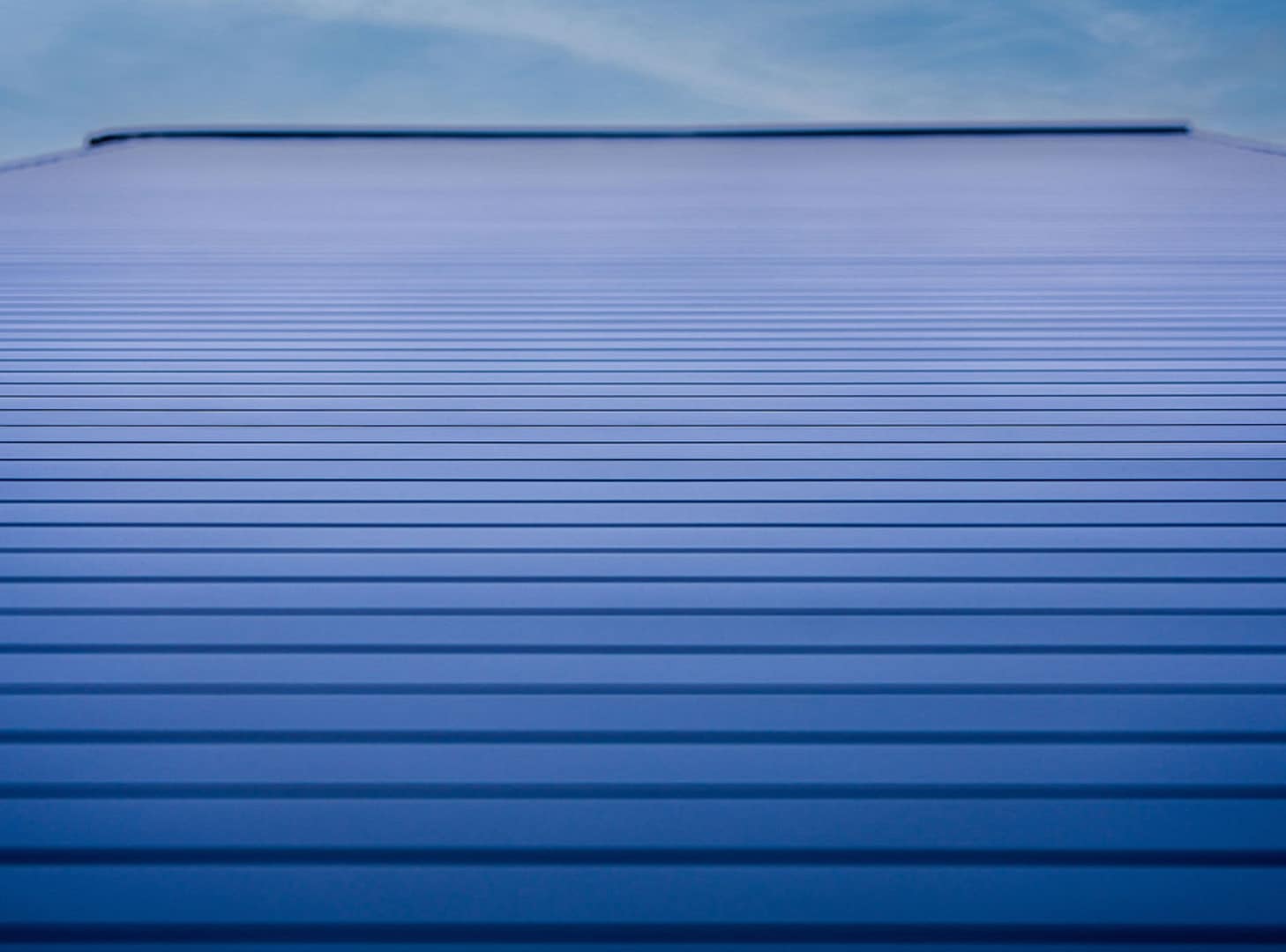 33 Close-up of blue metal cladding with horizontal ridges