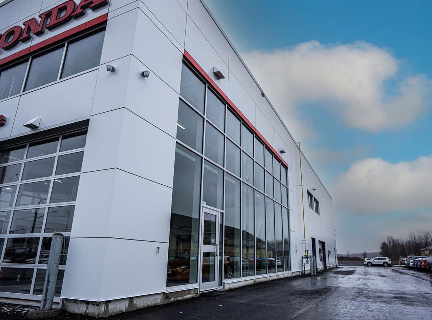 40 Side view of Honda dealership with white ACM panels and glass